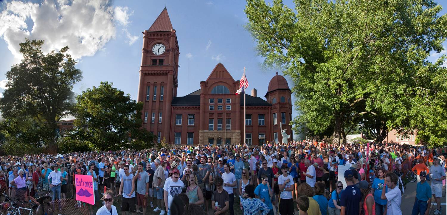 South side of the Courthouse during RAGBRAI 2015.