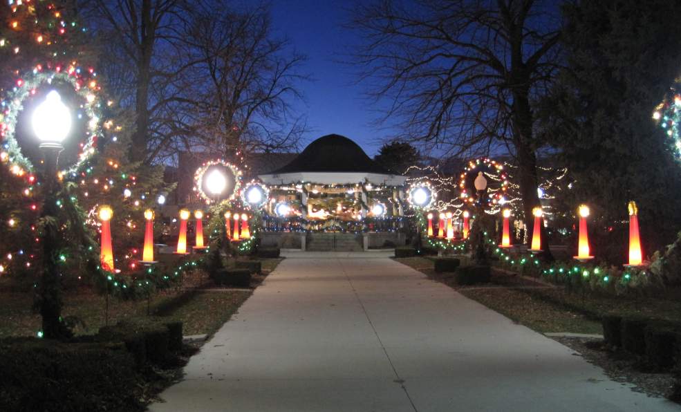 The tradition of lighting up the square continues with the annual Christmas lighting displays (2011).