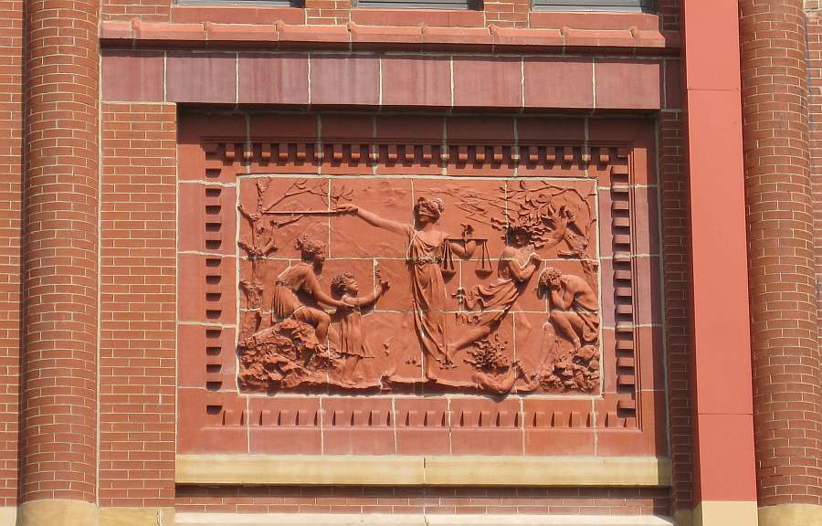 The terra cotta bas-relief sculpture on the west wall is an allegory of Blind Justice, flanked by Harmony and Strife.